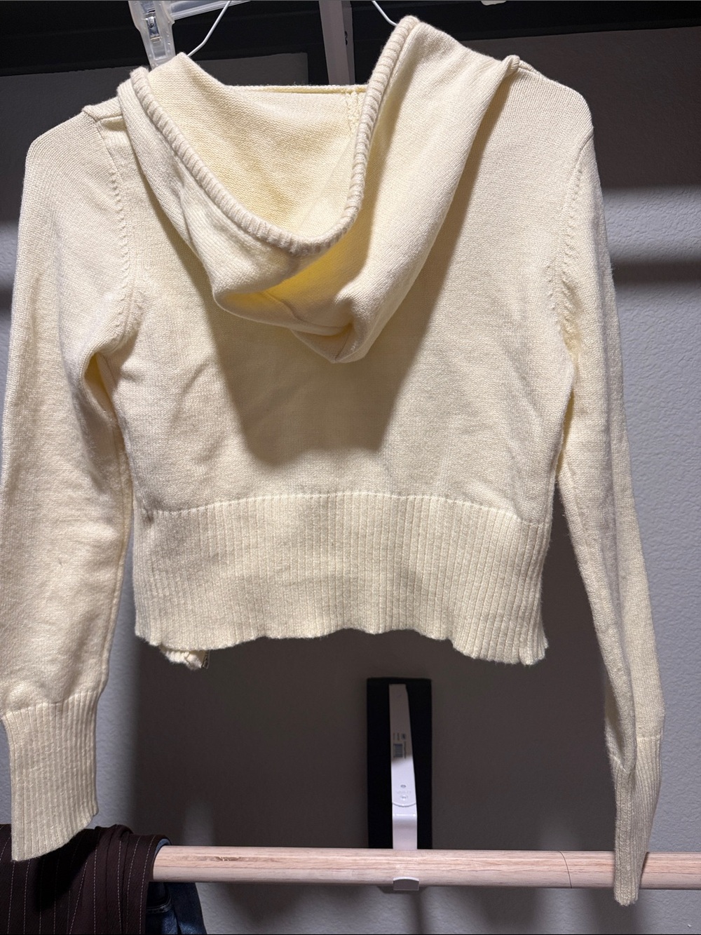 Cropped yellow hoodie - Picture 4 of 4